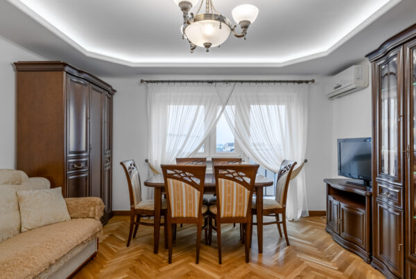 3 rooms 57m2 with a balcony and air conditioning, the very center.